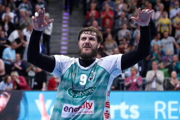 17 10 2019, TUI Arena, Hannover, league game, 1 Bundesliga, TSV Hannover Burgdorf vs. Rhein Neckar Loewen, in picture Mait Patrail 9, Han Burgdorf cheers after the game TSV Hannover Burgdorf vs. Rhein Neckar Loewen