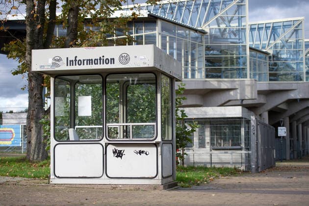 Wattenscheid, Germany 18 10 2019 Regionalliga West 2019 2020 SG Wattenscheid 09 on the verge of insolvency The SG Wattenscheid 09 club is on the verge of insolvency In the picture Closed box office, little box office Wattenscheid North Rhine-Westphalia Germany Lohrheidestadion