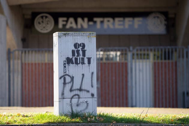 Wattenscheid, Germany 18 10 2019 Regionalliga West 2019 2020 SG Wattenscheid 09 before insolvency Power box at Lohrheidestadion Wattenscheid with fan meeting and graffiti The association is on the verge of insolvency and the gates are closed Wattenscheid North Rhine-Westphalia Germany Lohrheidestadion