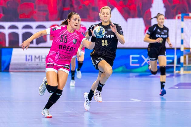 Ludwigsburg, Germany 19 October 2019 CL 19 20 SG BBM Bietigheim vs Brest Bretagne Handball vs Pauline Coatanea Brest Bretagne , Kim Braun Bietigheim Bietigheim Bissingen Egetrans Arena Baden Württemberg Germany