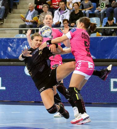 19 10 2019, Germany, Bietigheim, Handball Champions League Women, Season 2019 2020, SG BBM Bietigheim vs Brest Bretagne v l Karolina Kudlacz Gloc BBM , Monika Kobylinska Brest , Pauline Coatanea Brest