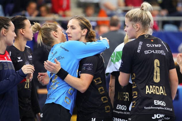 19 10 2019, Germany, Bietigheim, Handball Champions League Women, Season 2019 2020, SG BBM Bietigheim vs Brest Bretagne middle v l Dinah Eckerle and Karolina Kudlacz Gloc BBM disappointed