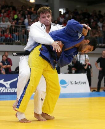 BAU 19.10.2019 Esslingen am Neckar Judo Final Four KSV Esslingen, v.l. Timo Cavelius (TSV Abensberg, weiß), Saeid Mollaei (KSV Esslingen, blau) *** BAU 19 10 2019 Esslingen at Neckar Judo Final Four KSV Esslingen, v l Timo Cavelius TSV Abensberg, white , Saeid Mollaei KSV Esslingen, blue