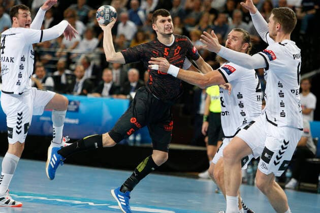 Handball, CL, Montpellier HB - THW Kiel VILLEMINOT Kyllian demi centre HANDBALL : Montpellier vs Kiel - Ligue des Champions - 19 10 2019 GuillaumeBresson Panoramic 