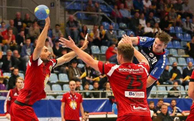 19 10 2019, Germany, Bietigheim, Handball 2 Bundesliga Men Season 2019 2020 SG BBM Bietigheim vs TuS N Lübbecke v l Marko Bagaric TuS , Moritz Schade TuS , Vetle Ronningen BBM