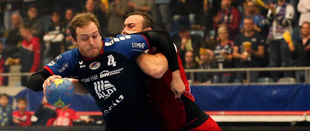 19 10 2019, Germany, Bietigheim, Handball 2 Bundesliga Men Season 2019 2020 SG BBM Bietigheim vs TuS N Lübbecke v l Patrick Rentschler BBM , Jo Gerrit Genz TuS