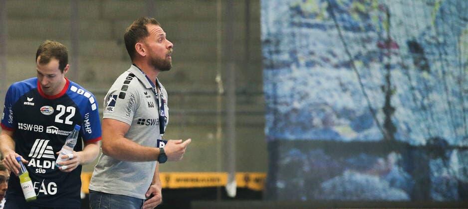 19 10 2019, Germany, Bietigheim, Handball 2 Bundesliga Men Season 2019 2020 SG BBM Bietigheim vs TuS N Lübbecke Coach Hannes Jon Jonsson BBM