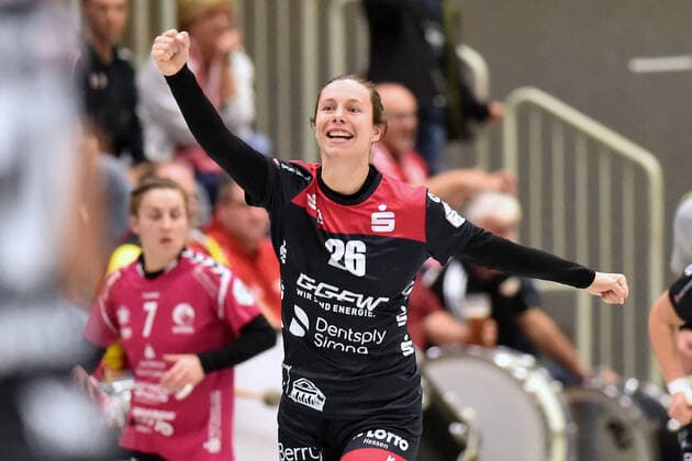 Cheers by Sarah van Gulik HSG Bensheim Auerbach, GER, HSG Bad Wildungen Vipers HSG Bensheim Auerbach, Handball, 1 Bundesliga Women, 19 10 2019, GER, HSG Bad Wildungen Vipers HSG Bensheim Auerbach, Handball, 1 Liga Women, 19 10 2019 Bad Wildungen Copyright: xEIBNER RolandxSippelx EP_RSL