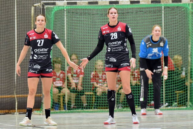 Julia Maidhof HSG Bensheim Auerbach L , Ines Ivancok R , Helen van Beurden goalkeeper HSG Bensheim Auerbach rear ,GER, HSG Bad Wildungen Vipers HSG Bensheim Auerbach, Handball, 1 Bundesliga Women, 19 10 2019, GER, HSG Bad Wildungen Vipers HSG Bensheim Auerbach, Handball, 1 Liga Women, 19 10 2019 Bad Wildungen Copyright: xEIBNER RolandxSippelx EP_RSL