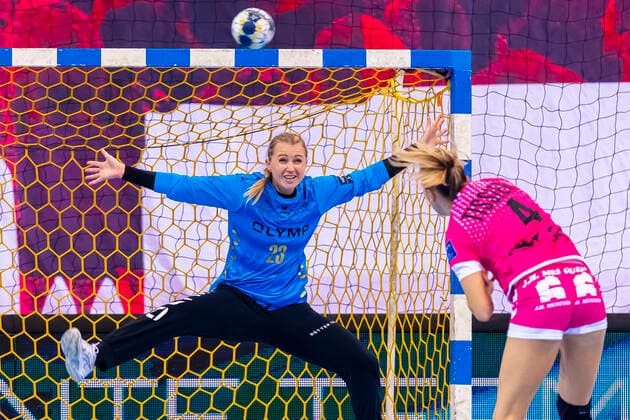 Ludwigsburg, Germany 19 October 2019 CL 19 20 SG BBM Bietigheim vs Brest Bretagne Handball Goalkeeper Valentyna Salamakha Bietigheim , Amandine Tissier Brest Bretagne Bietigheim Bissingen Egetrans Arena Baden Württemberg Germany