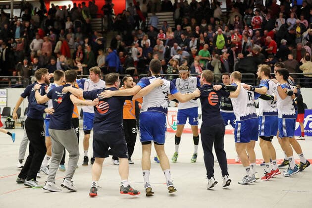 TuS Ferndorf Bayer Dormagen, 19 10 2019 TSV Bayer Dormagen team cheers after away win at TuS Ferndorf, Kreuztal Stählerwiese Germany