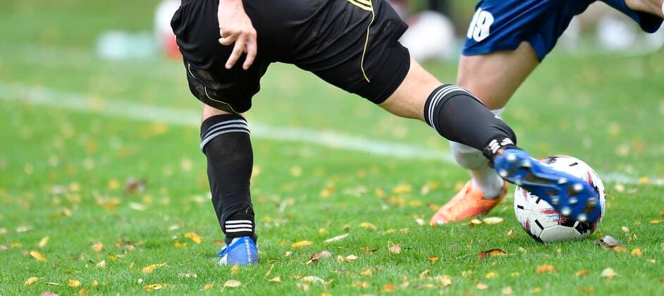 19 10 2019 football amateur football season 2019 2020 district league 13 matchday ASV Zirndorf FV Dittenheim MeZi Feature Impression symbol photo football ball adidas autumn foliage scene duel