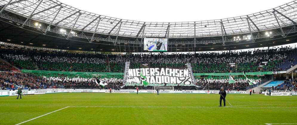 20 10 2019, HDI Arena, Hannover, Ligaspiel, 2 Bundesliga, Hannover 96 vs VfL Osnabrueck, in picture The fans of Hannover 96 with their choreography DFL regulations prohibit any use of photographs as image sequences and or quasi video Hannover 96 vs VfL Osnabrueck