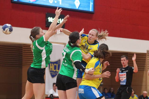 Handball, 2 HBF, HC Leipzig vs. Werder Bremen, 20 10 19 Handball, 2 Bundesliga Women, HBF, Season 2019 2020, 6 Matchday HC Leipzig vs. SV Werder Bremen on 20 10 19 in the Sporthalle Bruederstrasse Leipzig In the picture Jaqueline HUMMEL 35, HC Leipzig throws Copyright: xBEAUTIFULxSPORTS JanxKaeferx