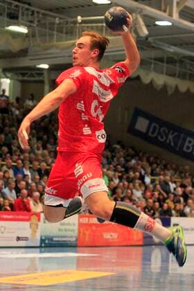 2 Bundesliga Handball VfL Luebeck Schwartau TUSEM Essen 20 10 2019, Hansehalle Luebeck, GER, 2 Bundesliga Handball VfL Luebeck Schwartau TUSEM Essen in picture picture shows single action action whole figure single clipper Tim Zechel TUSEM Essen in jump throw nordphotox xTauchnitz nph00059