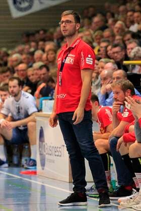 2 Bundesliga Handball VfL Luebeck Schwartau TUSEM Essen 20 10 2019, Hansehalle Luebeck, GER, 2 Bundesliga Handball VfL Luebeck Schwartau TUSEM Essen in picture picture shows coach Jaron Siewert TUSEM Essen nordphotox xTauchnitz nph00059