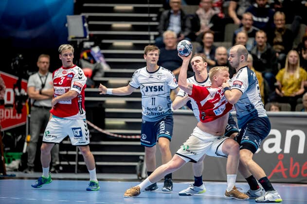 Aalborg Handbold meets SG Flensburg Handewitt in a Champions League mens handball match played in Jutlander Bank Arena, Aalborg, Sunday 20 October 2019 End 31 28 Magnus Saugstrup 14 Aalborg and Simon Hald Jensen 5, in the background Lasse Svan 11 and Janus Smaráson 3 Aalborg and Holger Glandorf 9, Aalborg,  Copyright: FotografxRenéxSchütze RenéxSchützex COP107 spdk20191020-193037-L