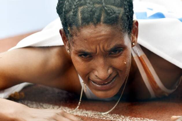 Bilder des Jahres 2019, Sport 10 Oktober Sport Themen der Woche KW42 Sport Bilder des Tages 20-10-2019 ATLETIEK: TCS AMSTERDAM MARATHON : AMSTERDAM De Ethiopische atlete Degitu Azimeraw heeft in de marathon van Amsterdam het parcoursrecord bij de vrouwen fors verbeterd. Ze won bij haar debuut op de klassieke afstand van 42,195 kilometer in 2.19.26, Photo: Soenar Chamid SCS MARATHONSCHAATSEN: KPN MARATHON CUP: AMSTERDAM xVIxANPxSportx xSoenarxChamidxsportfotografiexIVx 400210668