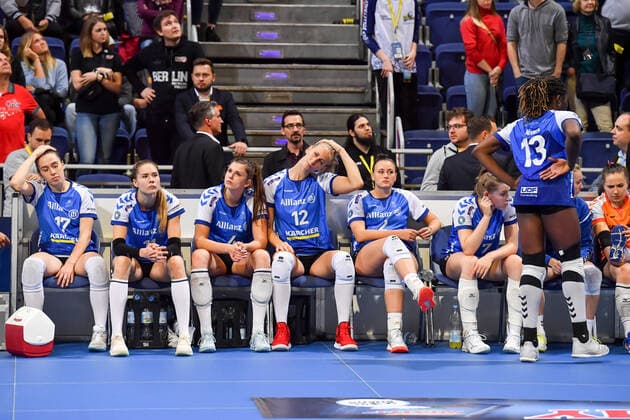 VBL SuperCup Allianz MTV Stuttgart vs. SSC Palmberg Schwerin 20 10 2019 Champion Allianz MTV Stuttgart, volleyball, Bundesliga, women, season 2019 20, in blue, against cup winner SSC Palmberg Schwerin, in yellowblue , disappointment after the defeat, the Stuttgart bank Copyright: xBEAUTIFULxSPORTS TomxBlochx