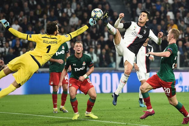 Bilder des Jahres 2019, Sport 10 Oktober Sport Themen der Woche KW43 Sport Bilder des Tages Db Torino 22 10 2019 - Champions League Juventus-Lokomotiv Mosca foto Daniele Buffa Image nella foto: Cristiano Ronaldo-Guilherme 