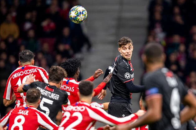 Bilder des Jahres 2019, Sport 10 Oktober Sport Themen der Woche KW43 Sport Bilder des Tages Fußball: UEFA Champions League, CL, Saison 2019 2020, 3. Spieltag, Athletico Madrid - Bayer Leverkusen in Madrid (Spanien). Leverkusens Kai Havertz köpft den Ball. UEFA REGULATIONS PROHIBIT ANY USE OF PHOTOGRAPHS AS IMAGE SEQUENCES AND OR QUASI-VIDEO. *** Football UEFA Champions League, CL, season 2019 2020, 3 matchday, Athletico Madrid Bayer Leverkusen in Madrid Spain Leverkusens Kai Havertz beheads the ball UEFA REGULATIONS PROHIBIT ANY USE OF PHOTOGRAPHS AS IMAGE SEQUENCES AND OR QUASI VIDEO Copyright: xKirchner DavidxInderliedx