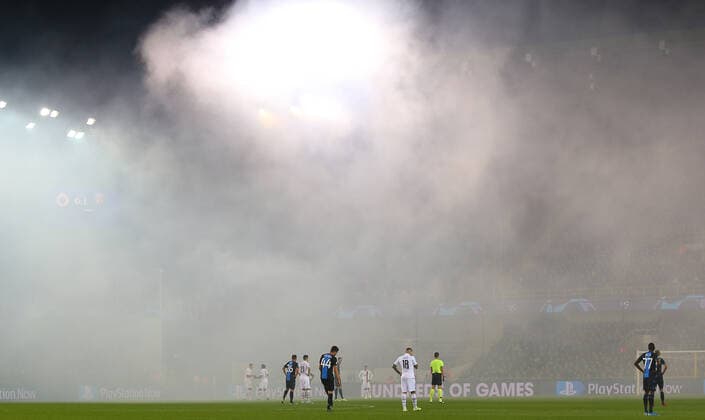 Smoke created by flares let off by PSG fans drifts over the pitch during the UEFA Champions League match at Jan Breydel Stadium, Brugge. Picture date: 22nd October 2019. Picture credit should read: Paul Terry Sportimage EDITORIAL USE ONLY. No use with unauthorised audio, video, data, fixture lists, club league logos or live services. Online in-match use limited to 120 images, no video emulation. No use in betting, games or single club league player publications. SPI-0272-0124