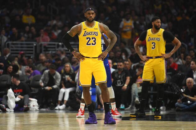 Bilder des Jahres 2019, Sport 10 Oktober Sport Themen der Woche KW43 Sport Bilder des Tages LOS ANGELES, CA - OCTOBER 22: Los Angeles Lakers Guard LeBron James (23) and Los Angeles Lakers Forward Anthony Davis (3) looks on during a NBA, Basketball Herren, USA game between the Los Angeles Lakers and the Los Angeles Clippers on October 22, 2019 at STAPLES Center in Los Angeles, CA. (Photo by Brian Rothmuller Icon Sportswire) NBA: OCT 22 Lakers at Clippers Icon191022018