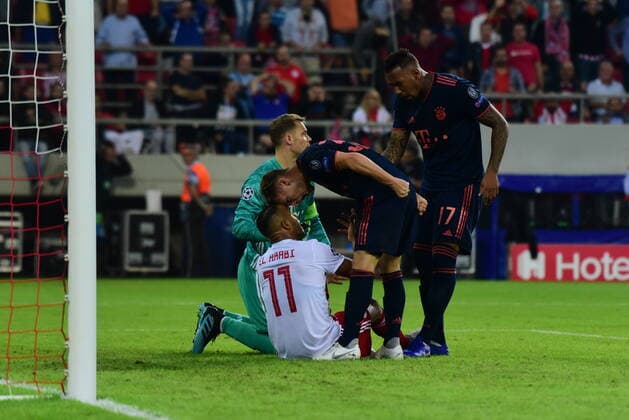 Greece: Olympiacos vs Bayern Tension between players during the match. Piraeus Attiki Greece  DimitriosxKarvountzis PacificxPress