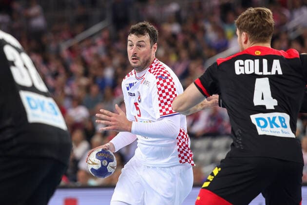 Sport Bilder des Tages Friendly match between Croatia and Germany at the Zagreb Arena 23.10.2019., Croatia, Zagreb - Friendly handball match between Croatia and Germany at the Zagreb Arena. Domagoj Duvnjak, Johannes Golla.  LukaxStanzl PIXSELL