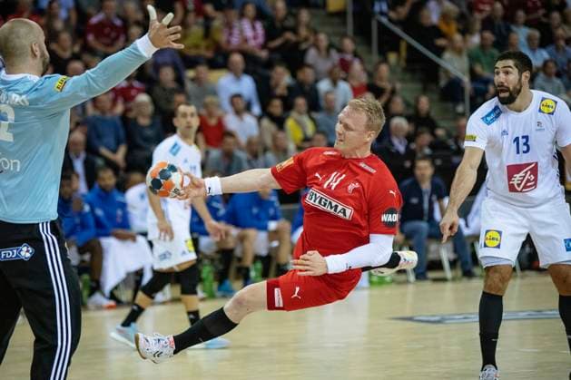Denmarks Anders Zachariassen 14 in battle with Frances goalkeeper Vincent Gérard 12 and Nikola KarabatiA, Aarhus Denmark,  Copyright: BoxAmstrup BoxAmstrupx cop101 spdk20191024-211351-L