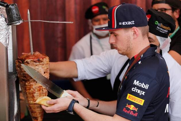 Red Bull s Dutch Formula One drive Max Verstappen prepares a taco before the Grand Prix of Mexico that will be held at the Hermanos Rodríguez Autodrome this Sunday, in Mexico City, Mexico, 24 October 2019. Red Bull s F1 Team drivers eat tacos before the Mexican GP !ACHTUNG: NUR REDAKTIONELLE NUTZUNG!  Copyright: xFranciscoxGuascox MEX6568 20191024-637075533191862075