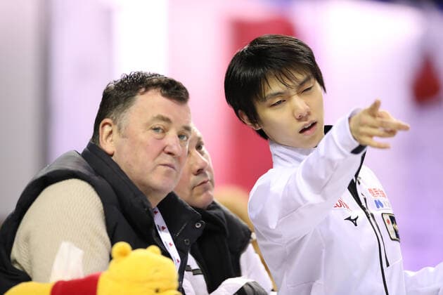 (L to R) Brian Orser, Yuzuru Hanyu (JPN), OCTOBER 24, 2019 - Figure skating, Eiskunstlauf : ISU Grand Prix of Figure Skating 2019 2020 2019 Skate Canada International Men s Practice at Prospera Place, Kelowna, Canada. Noxthirdxpartyxsales  (115078584)