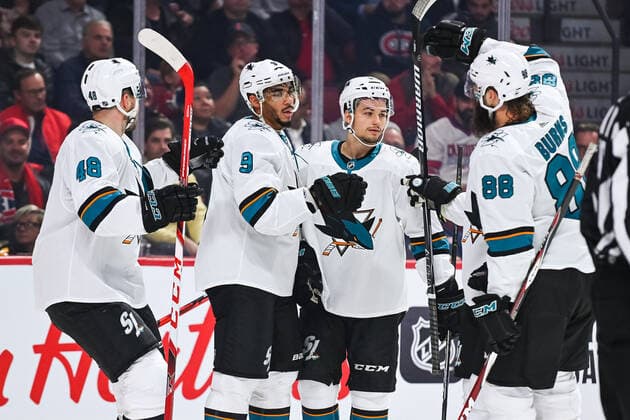 MONTREAL, QC - OCTOBER 24: San Jose Sharks left wing Evander Kane (9) celebrates his second goal of the game with his teammates during the San Jose Sharks versus the Montreal Canadiens game on October 24, 2019, at Bell Centre in Montreal, QC (Photo by David Kirouac Icon Sportswire) NHL, Eishockey Herren, USA OCT 24 Sharks at Canadiens Icon191024016