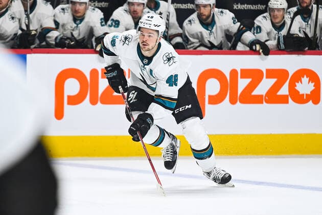 MONTREAL, QC - OCTOBER 24: San Jose Sharks center Tomas Hertl (48) tracks the play during the San Jose Sharks versus the Montreal Canadiens game on October 24, 2019, at Bell Centre in Montreal, QC (Photo by David Kirouac Icon Sportswire) NHL, Eishockey Herren, USA OCT 24 Sharks at Canadiens Icon191024019