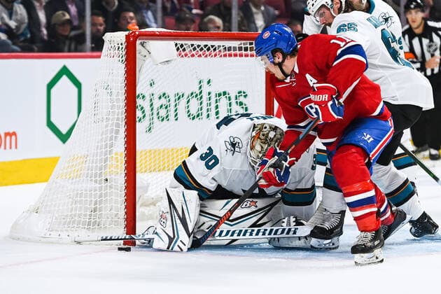 MONTREAL, QC - OCTOBER 24: San Jose Sharks goalie Aaron Dell (30) stops a shot from Montreal Canadiens right wing Brendan Gallagher (11) during the San Jose Sharks versus the Montreal Canadiens game on October 24, 2019, at Bell Centre in Montreal, QC (Photo by David Kirouac Icon Sportswire) NHL, Eishockey Herren, USA OCT 24 Sharks at Canadiens Icon191024029