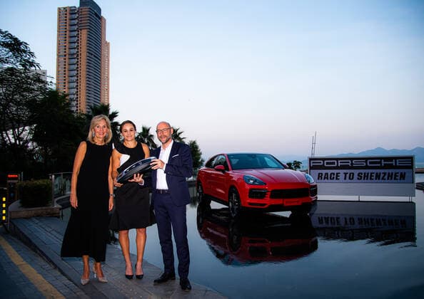 October 25, 2019, Shenzhen, CHINA: Ashleigh Barty of Australia receives the Porsche Race to Shenzhen winners car ahead of the 2019 WTA, Tennis Damen Finals tennis tournament 2019 WTA Finals, Tennis, Shenzhen, China, Oct 25 - ZUMAa181 20191025_zaa_a181_003 Copyright: xAFP7x