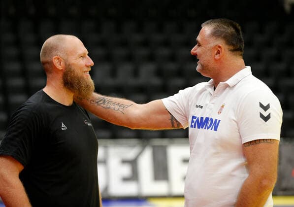 HANDBALL - AUT vs SRB, friendly match GRAZ,AUSTRIA,25.OCT.19 - HANDBALL - OEHB international match, Länderspiel, Nationalmannschaft Austria vs Serbia, test match. Image shows headc oach Ales Pajovic (AUT) and headcoach Nenad Perunicic (SRB). GEPAxpictures xDavidxRodriguez