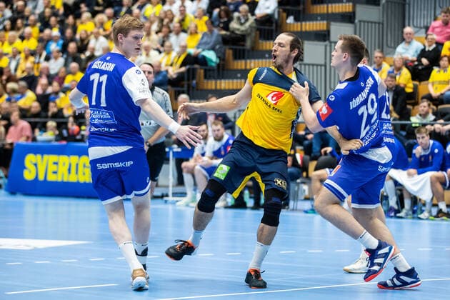 191025 Ymir Örn Gislason and Sveinn Johansson of Iceland against Kim Ekdal du Rietz of Sweden during the international friendly Handball match between Sweden and Iceland on October 25, 2019 in Kristianstad Photo Mathilda Ahlberg BILDBYRAN Cop 178 bbeng Handball Handball National team Sweden iceland,  Copyright: MATHILDAxAHLBERG BB191025BB497