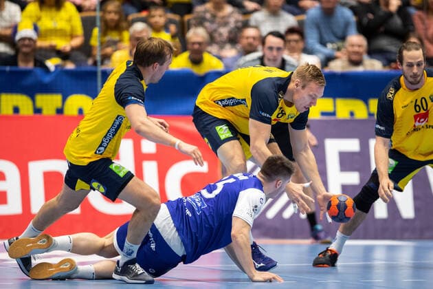 191025 Fredric Pettersson and Kim Ekdahl Du Rietz of Sweden against Eivar Örn Jonsson of Iceland during the international friendly Handball match between Sweden and Iceland on October 25, 2019 in Kristianstad iceland,  Copyright: MATHILDAxAHLBERG BB191025BB499