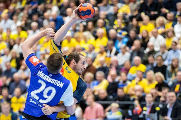 191025 Sveinn Johansson of Iceland and Kim Ekdahl Du Rietz of Sweden during the international friendly Handball match between Sweden and Iceland on October 25, 2019 in Kristianstad Photo Mathilda Ahlberg BILDBYRAN Cop 178 bbeng Handboll Handball National Team Sweden Iceland Friendship friendly friendly match international match Sweden Iceland,  Copyright: MATHILDAxAHLBERG BB191025BB510