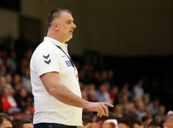 HANDBALL - AUT vs SRB, friendly match GRAZ,AUSTRIA,25.OCT.19 - HANDBALL - OEHB international match, Länderspiel, Nationalmannschaft Austria vs Serbia, test match. Image shows headcoach Nenad Perunicic (SRB). GEPAxpictures xDavidxRodriguez