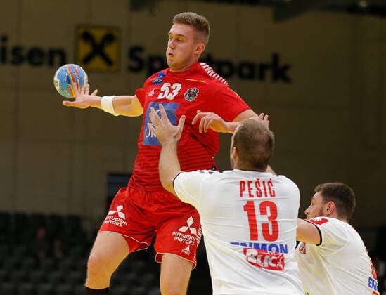 HANDBALL - AUT vs SRB, friendly match GRAZ,AUSTRIA,25.OCT.19 - HANDBALL - OEHB international match, Länderspiel, Nationalmannschaft Austria vs Serbia, test match. Image shows Nikola Bilyk (AUT) and Zivan Pesic (SRB). GEPAxpictures xDavidxRodriguez
