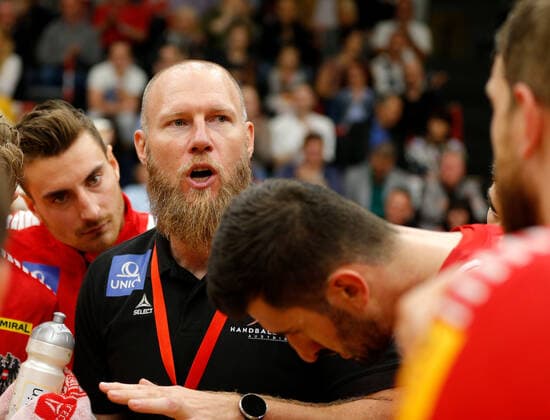 HANDBALL - AUT vs SRB, friendly match GRAZ,AUSTRIA,25.OCT.19 - HANDBALL - OEHB international match, Länderspiel, Nationalmannschaft Austria vs Serbia, test match. Image shows head coach Ales Pajovic (AUT). GEPAxpictures xDavidxRodriguez