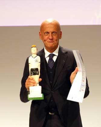 25 10 2019 German Academy for Football Culture Football Gala Award Walter Bensemann Prize 2019 DaMa Match Walther Bensemann Prize 2019 Pierluigi Collina former Italian football referee with Bensemann Prize Max