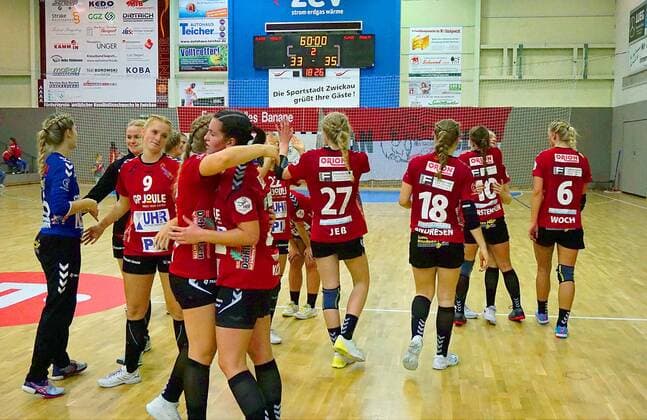 After the end of the match Jubel beim Harrisleer Team Handball Frauen 2 Liga 2019 20 BSV Sachsen Zwickau TSV Nord Harrislee 33 35 am 26 10 2019 BSV Sachsen Zwickau TSV Nord Harrislee