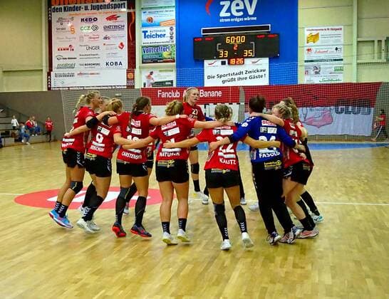 After the end of the match Jubel beim Harrisleer Team Handball Frauen 2 Liga 2019 20 BSV Sachsen Zwickau TSV Nord Harrislee 33 35 am 26 10 2019 BSV Sachsen Zwickau TSV Nord Harrislee