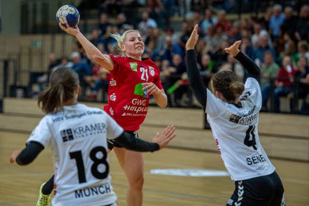Sophie Lütke SV Union Halle against Carina Senel Solingen and Sandra Münch Solingen SV Union Halle Neustadt Wildcats vs HSV Solingen Gräfrath 76 Handball 2 Bundesliga season 2019 2020 Copyright xVIADATAx xHolgerxJohnx Halle Saale Sachsen Anhalt Germany