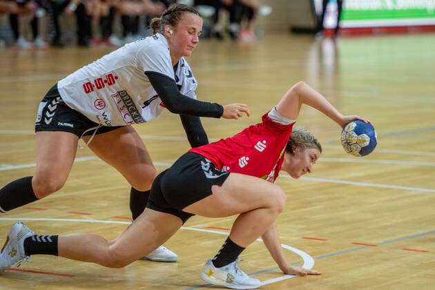 Nadine Smit SV Union Halle vs Carina Senel Solingen SV Union Halle Neustadt Wildcats vs HSV Solingen Gräfrath 76 Handball 2 Bundesliga Season 2019 2020 Copyright xVIADATAx xHolgerxJohnx Halle Saale Sachsen Anhalt Germany