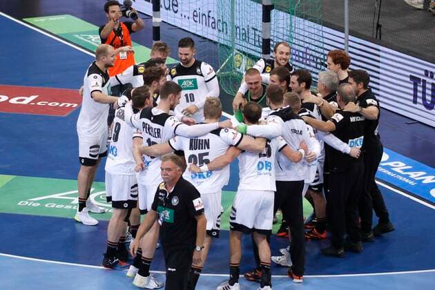 26 10 2019, TUI Arena, Hannover, Day of Handball , Germany GER vs Croatia HRV , in picture The German national team cheers about the victory Germany vs Croatia