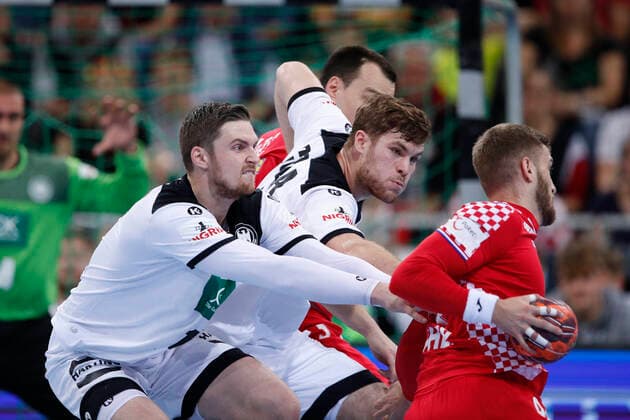 26 10 2019, TUI Arena, Hannover, Day of Handball , Germany GER vs. Croatia HRV , in picture Hendrik Pekeler 13, GER and Johannes Golla 4, GER in duel with Domagoj Pavlovic 94, HRV Germany vs. Croatia